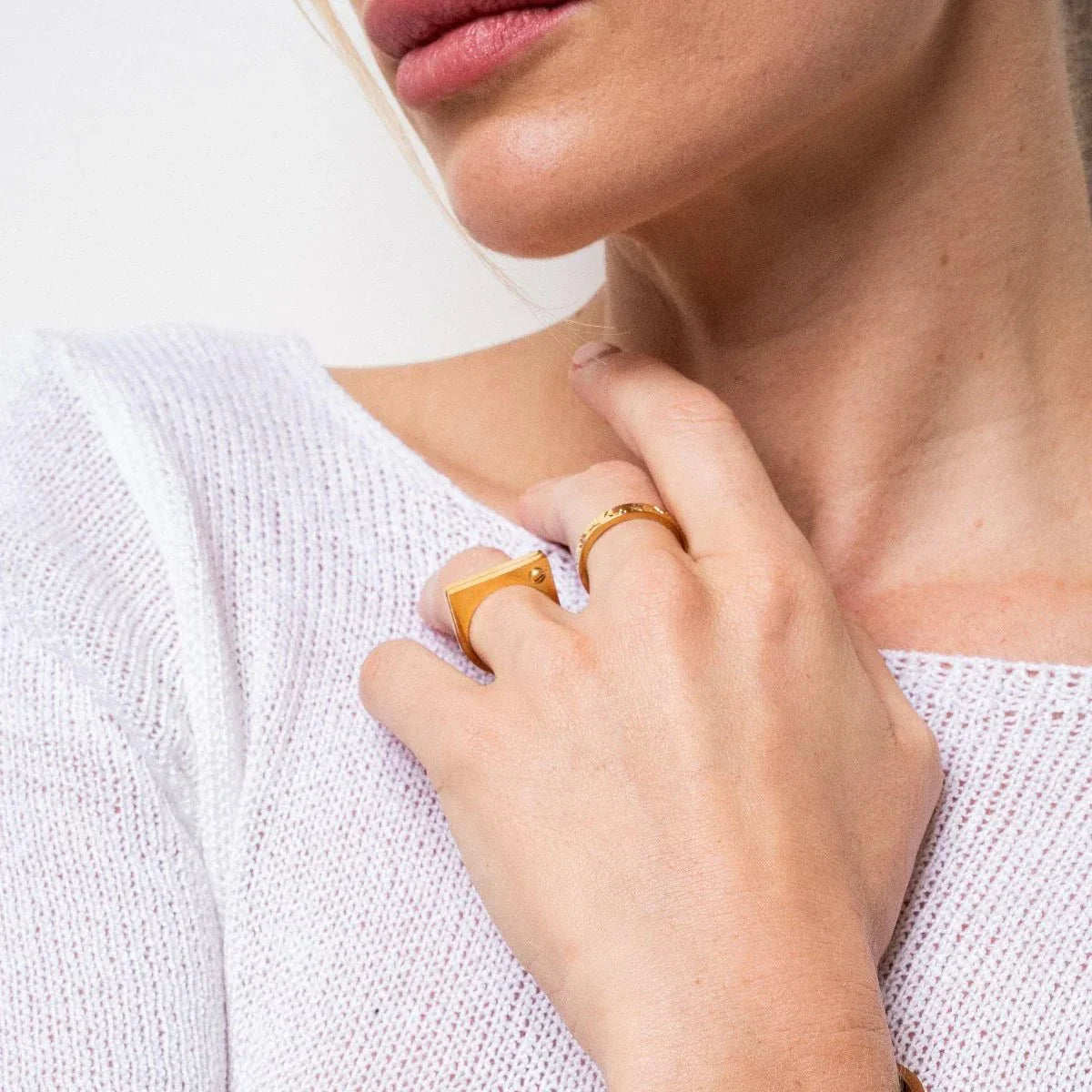 Flat Ring Screw 18K Gold Plated