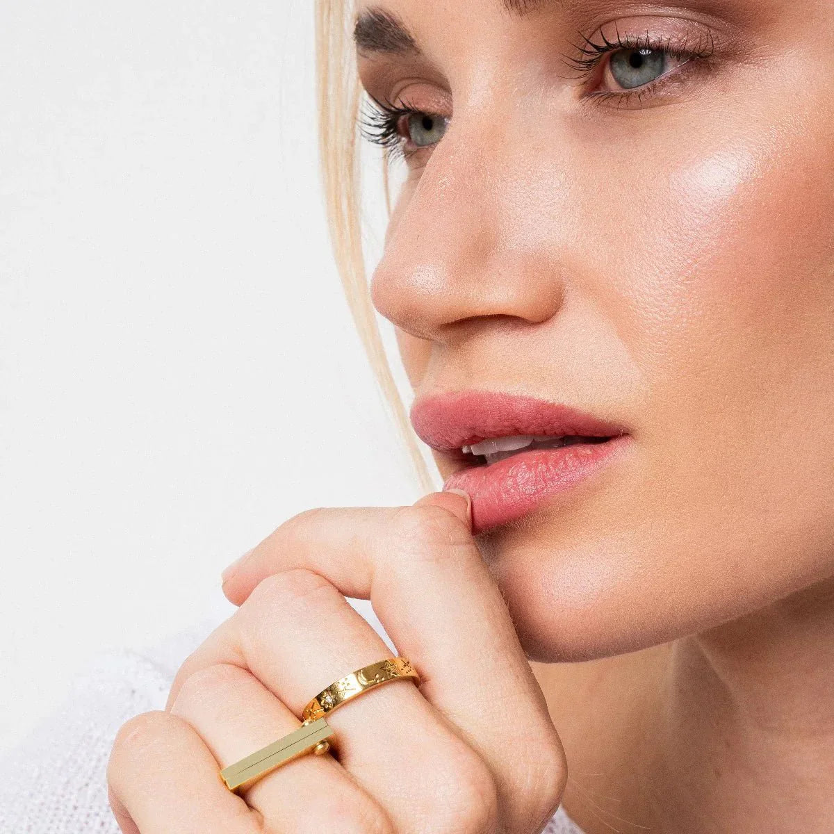 Flat Ring Screw 18K Gold Plated