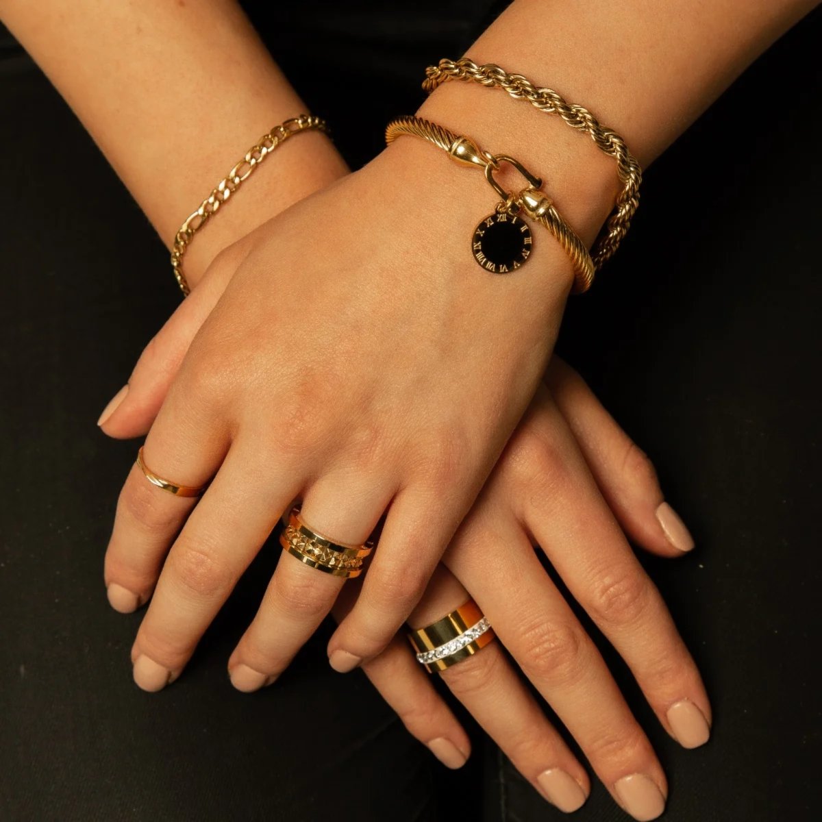 Onyx Pendant Bracelet 18K Gold Plated