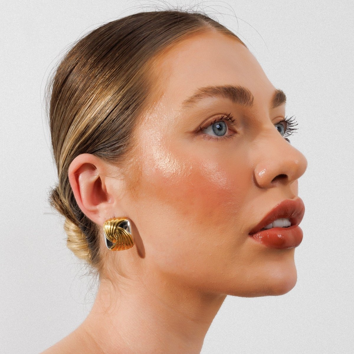 Earring Spiral Square with Mixed Gold and Silver Finish
