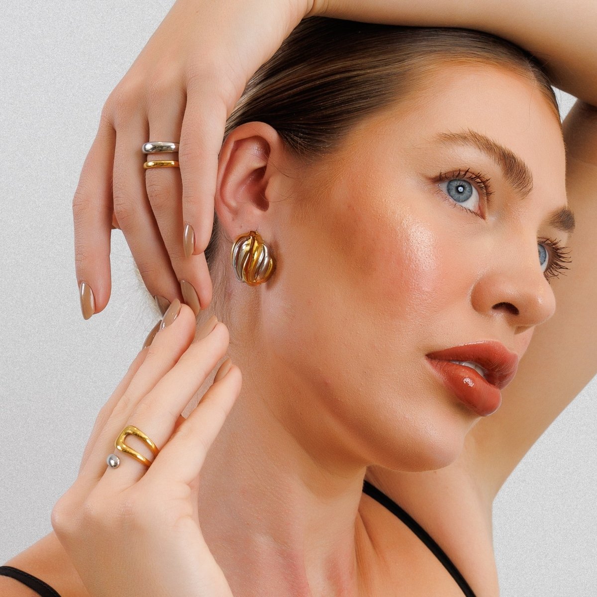Earring Twist Essence with Mixed Gold and Silver Finish